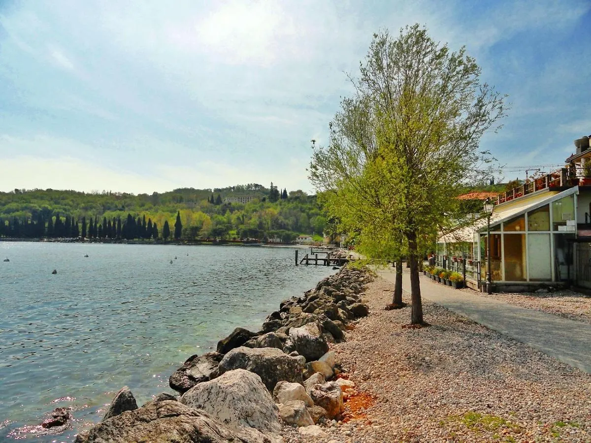 Villa Donne Del Lago Veronica Elsa Salo Italy